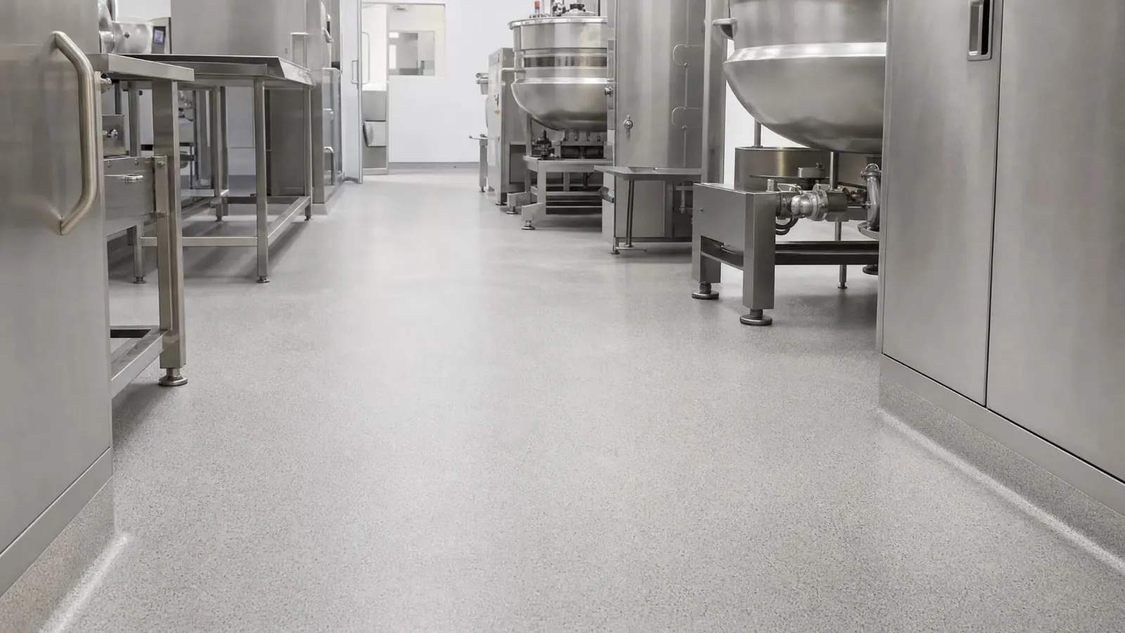Cuisine commerciale en acier inoxydable avec plancher époxy quartz